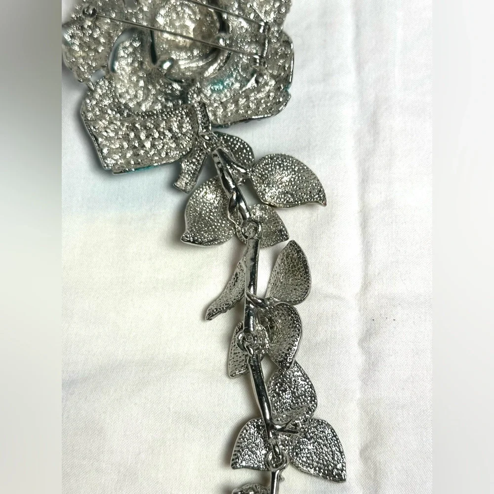 CRYSTAL BROACH Movable Elegant Green and Blue Floral ROSES Brooch gorgeous 9” 3”